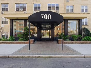 700 Shore Road