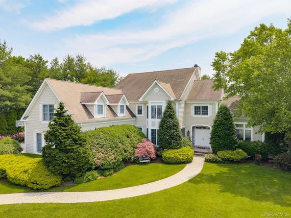 37 Legends Circle, Melville NY 11747