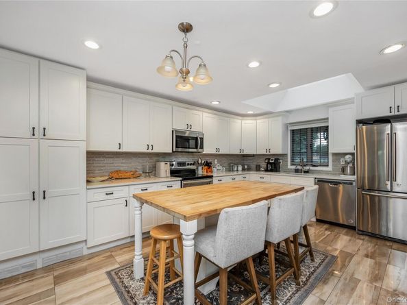 382 Greenbelt Parkway, Holtsville NY 11742