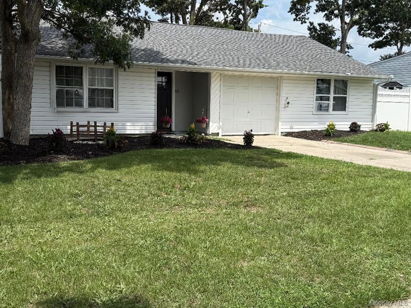 65 Biscayne Drive, Selden NY 11784