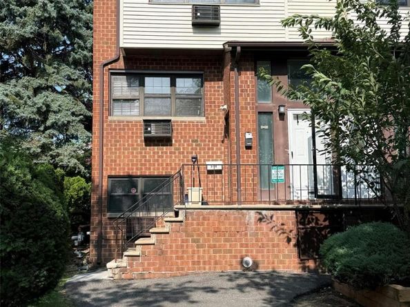 316 121st Street 72A, College Point NY 11356