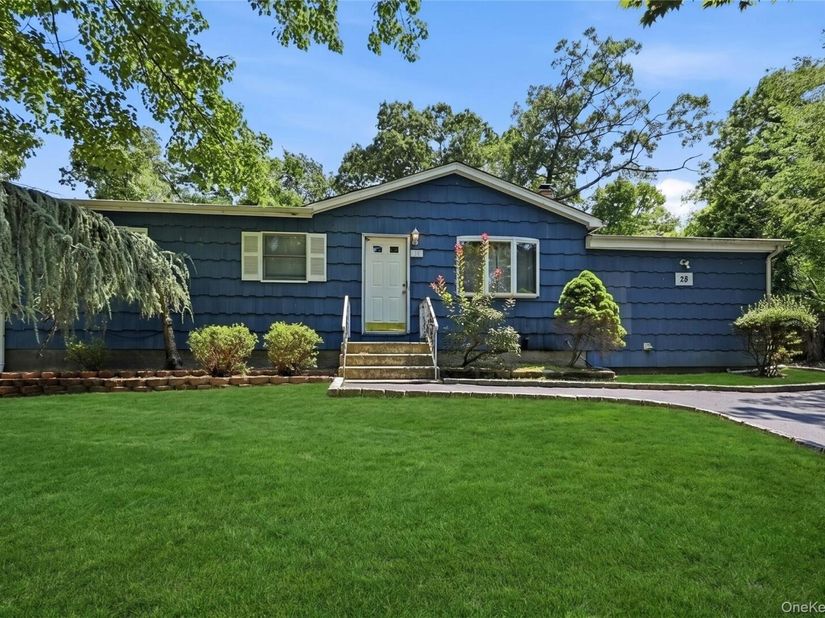 28 Twilight Road, Rocky Point NY 11778