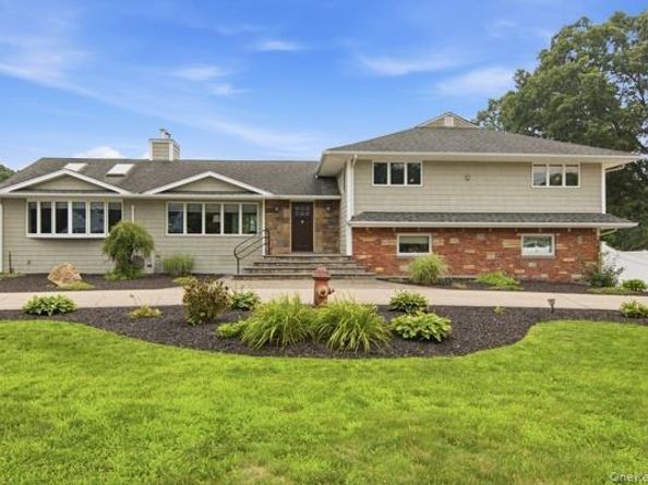 60 Hawthorne Street, Selden NY 11784