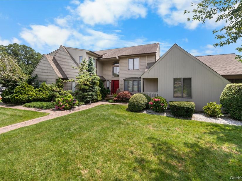 29 Seacove Lane, South Jamesport NY 11901