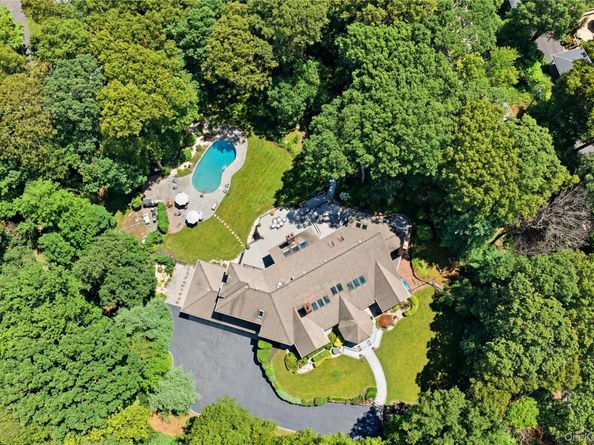 55 Meadow Glen Road, Northport NY 11768