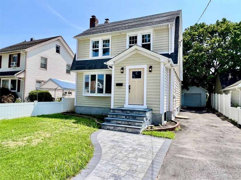 50 E Saint Marks Place, Valley Stream NY 11580