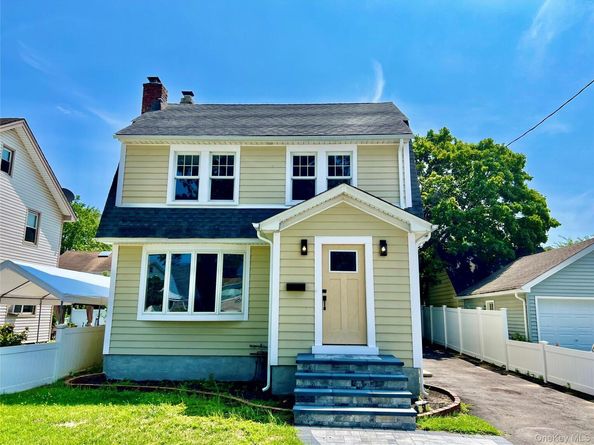 50 E Saint Marks Place, Valley Stream NY 11580