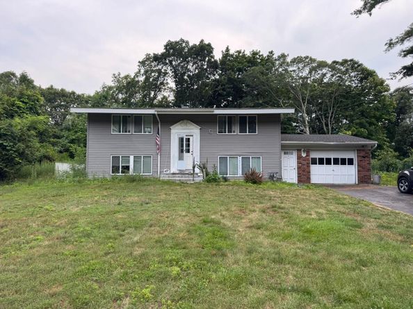 12 Deer Lane, East Setauket NY 11733