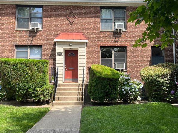 191-09 39 Avenue 164, Flushing NY 11358