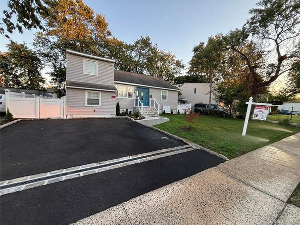 868 Oliver Avenue, Westbury NY 11590