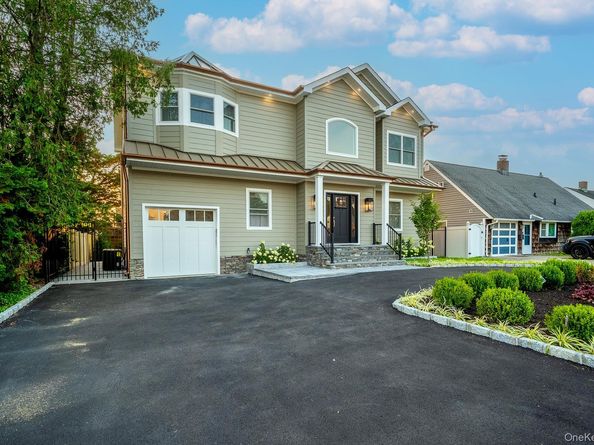 60 Ramble Lane, Levittown NY 11756