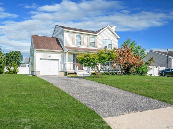 905 Doane Avenue, Bellport NY 11713