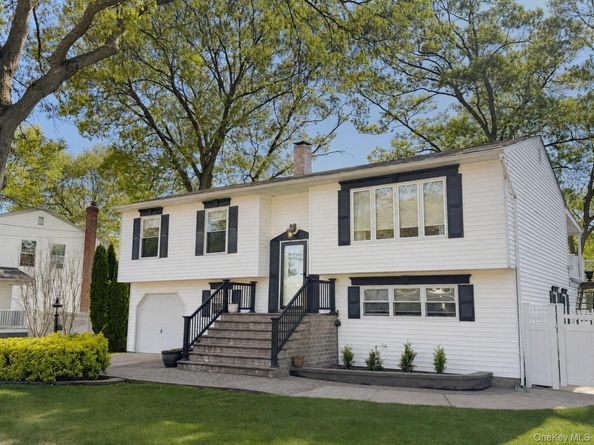 72 Avenue B, Holbrook NY 11741