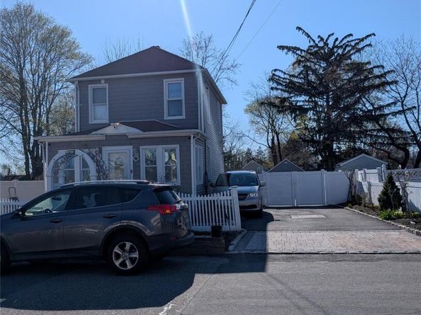 42 3rd Avenue, Huntington Station NY 11746