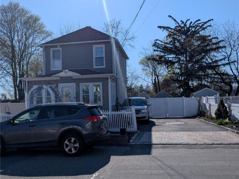 42 3rd Avenue, Huntington Station NY 11746