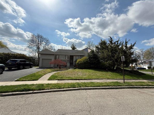 1 Rose Lane, East Rockaway NY 11518