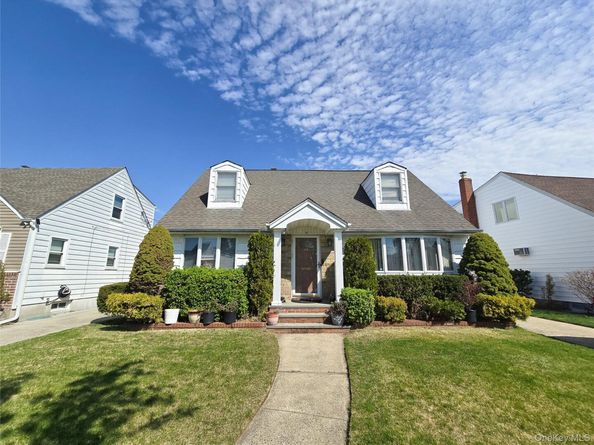 29 Tenafly Drive, New Hyde Park NY 11040