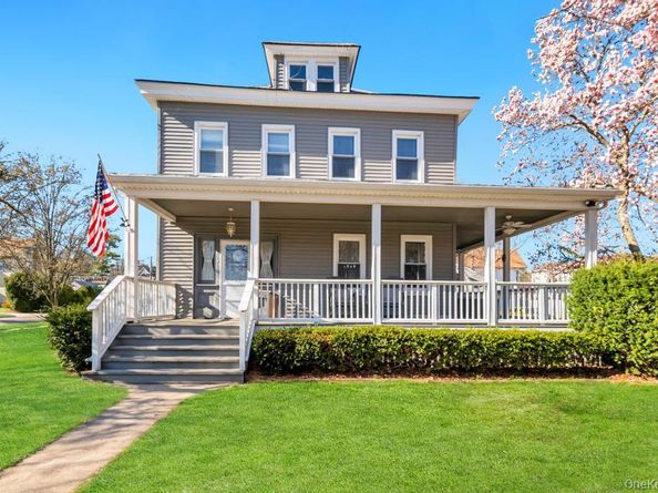 237 Willow Street, Roslyn Heights NY 11577