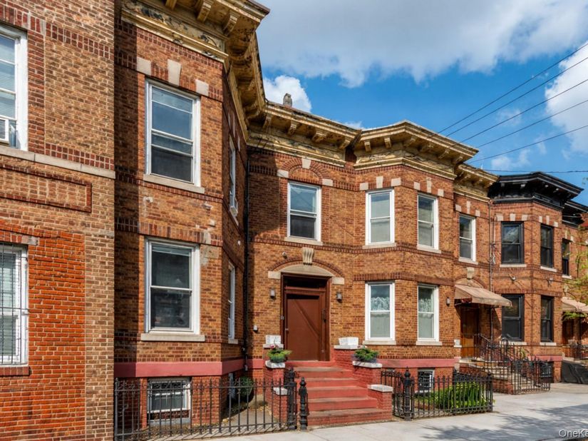 7520 64th Place, Glendale NY 11385