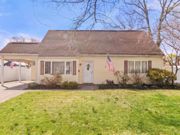4 Erlwein Court, Massapequa NY 11758