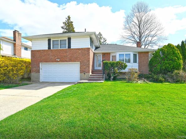 53 Stuart Drive, Syosset NY 11791