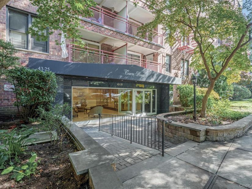 43-25 Douglaston Parkway 1H, Little Neck NY 11363