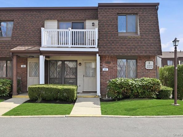 115 Clubhouse Drive, Copiague NY 11726