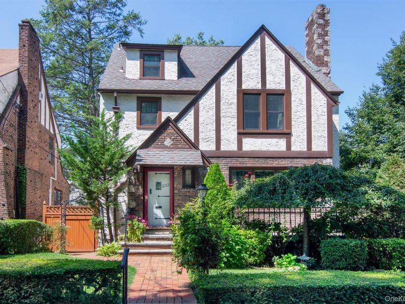 233 Kneeland Avenue, Yonkers NY 10705