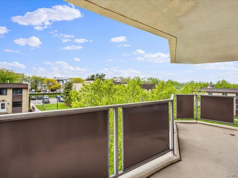 17-85 215th Street 3E, Bayside NY 11360