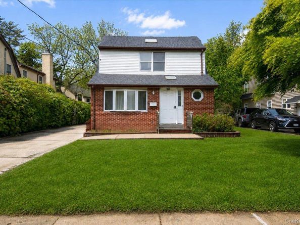 20 School House Lane, Syosset NY 11791