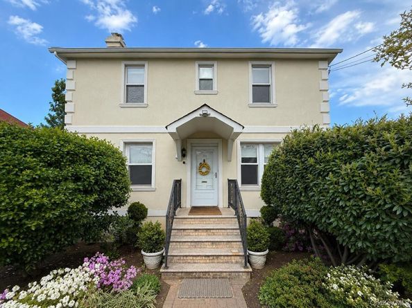 20 Locust Street, Manhasset NY 11030