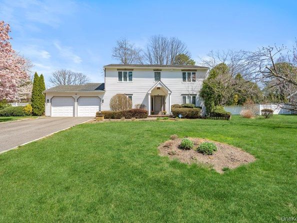 18 Lincoln Avenue, Dix Hills NY 11746