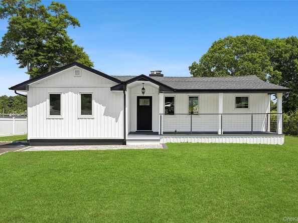 193 Holiday Boulevard, Center Moriches NY 11934