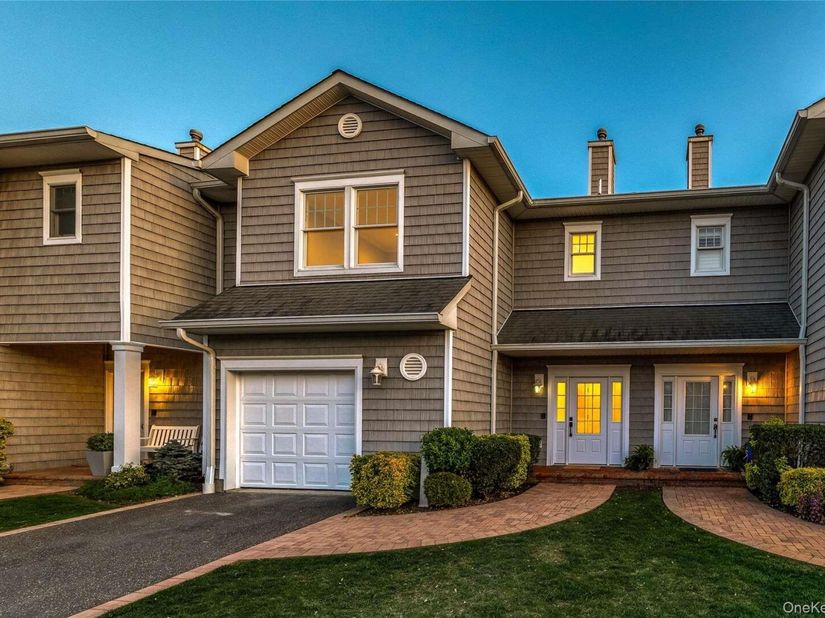 12 Ocean Watch Court, Freeport NY 11520