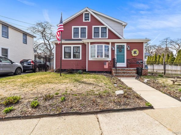 42 Robertson Road, Lynbrook NY 11563