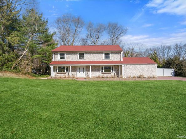 10 Mont Avenue, Dix Hills NY 11746