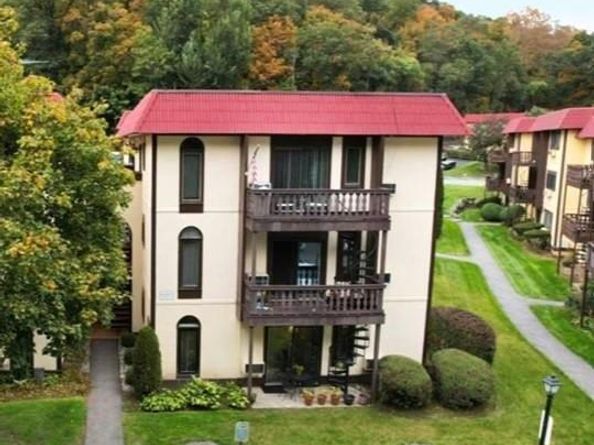 12 Granada Crescent 121, White Plains NY 10603