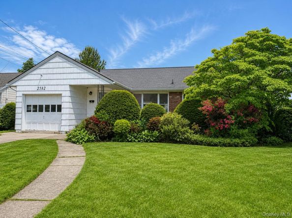 2582 Oceanside Road, Oceanside NY 11572