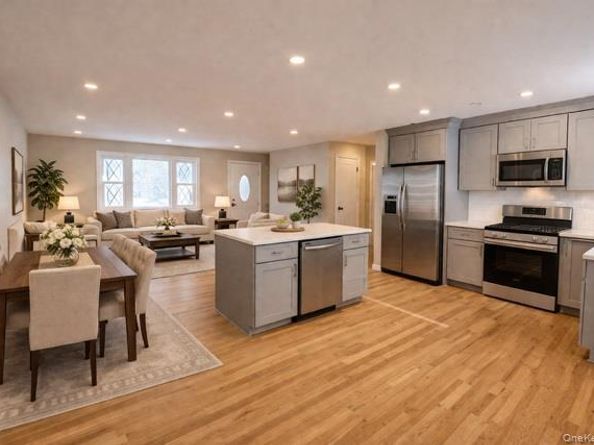 109 N Greene Avenue, Lindenhurst NY 11757