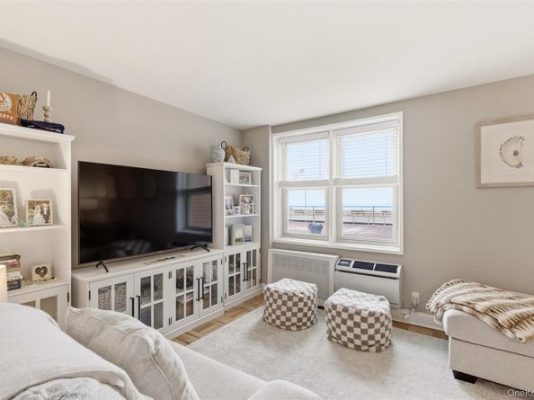 560 W, Broadway 1R, Long Beach NY 11561