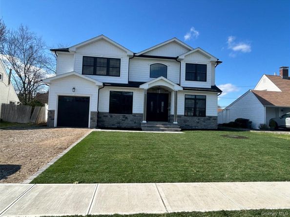 119 Choir Lane, Westbury NY 11590