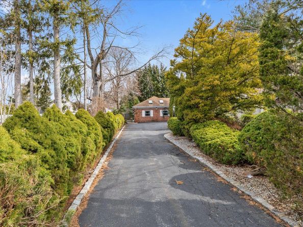 84 Horton Place, Syosset NY 11791