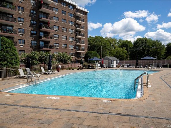 200 Diplomat Drive 8B, Mount Kisco NY 10549