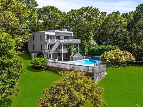 11 Deer Trail Road, Southampton NY 11968