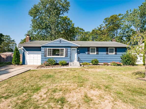16 Adams Place, West Islip NY 11795
