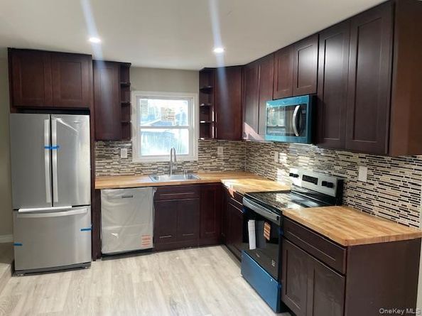 Undisclosed Address #918745, Central Islip NY 11722