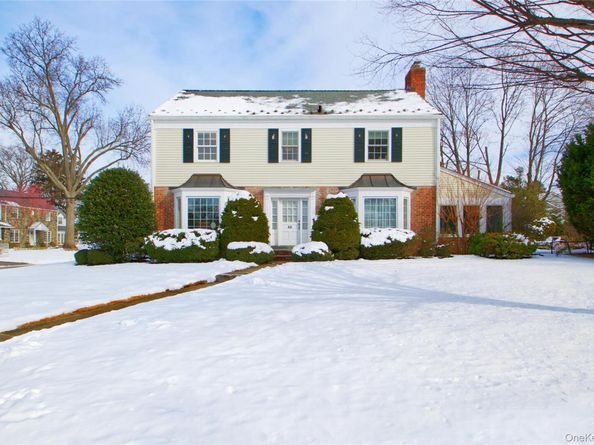 32 Barnard Place, Manhasset NY 11030