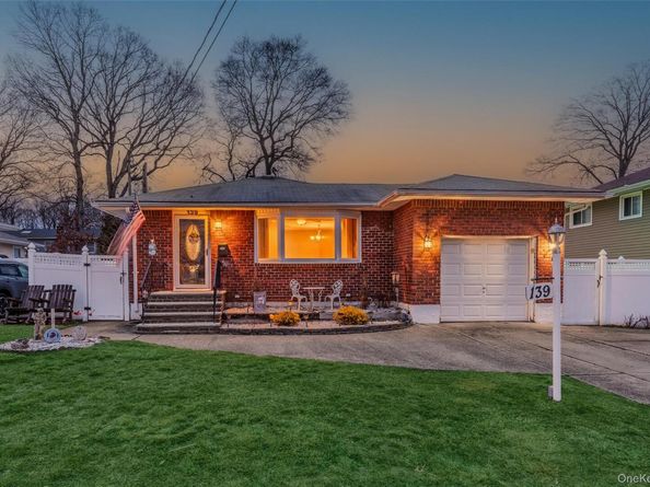 139 N Linden Street, Massapequa NY 11758