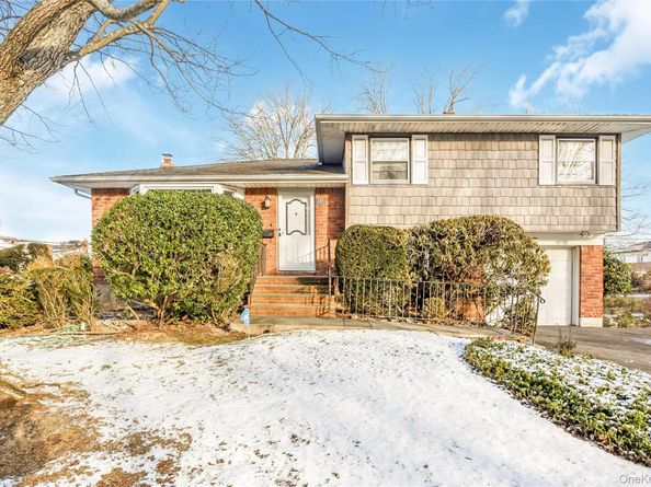 19 Parkdale Drive, Farmingdale NY 11735