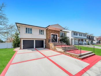 2 Valley Greens Drive